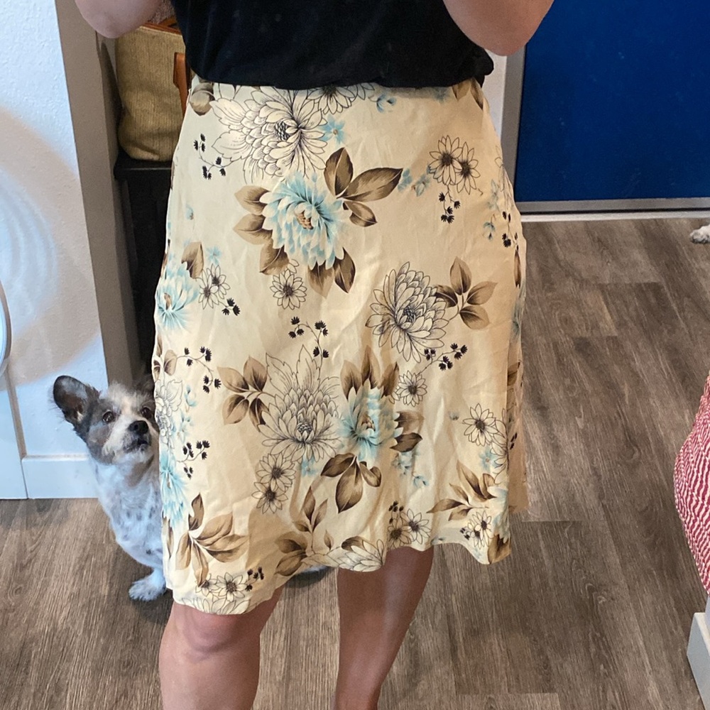 Early 2000s LOFT silk knee length slip skirt floral beige 2